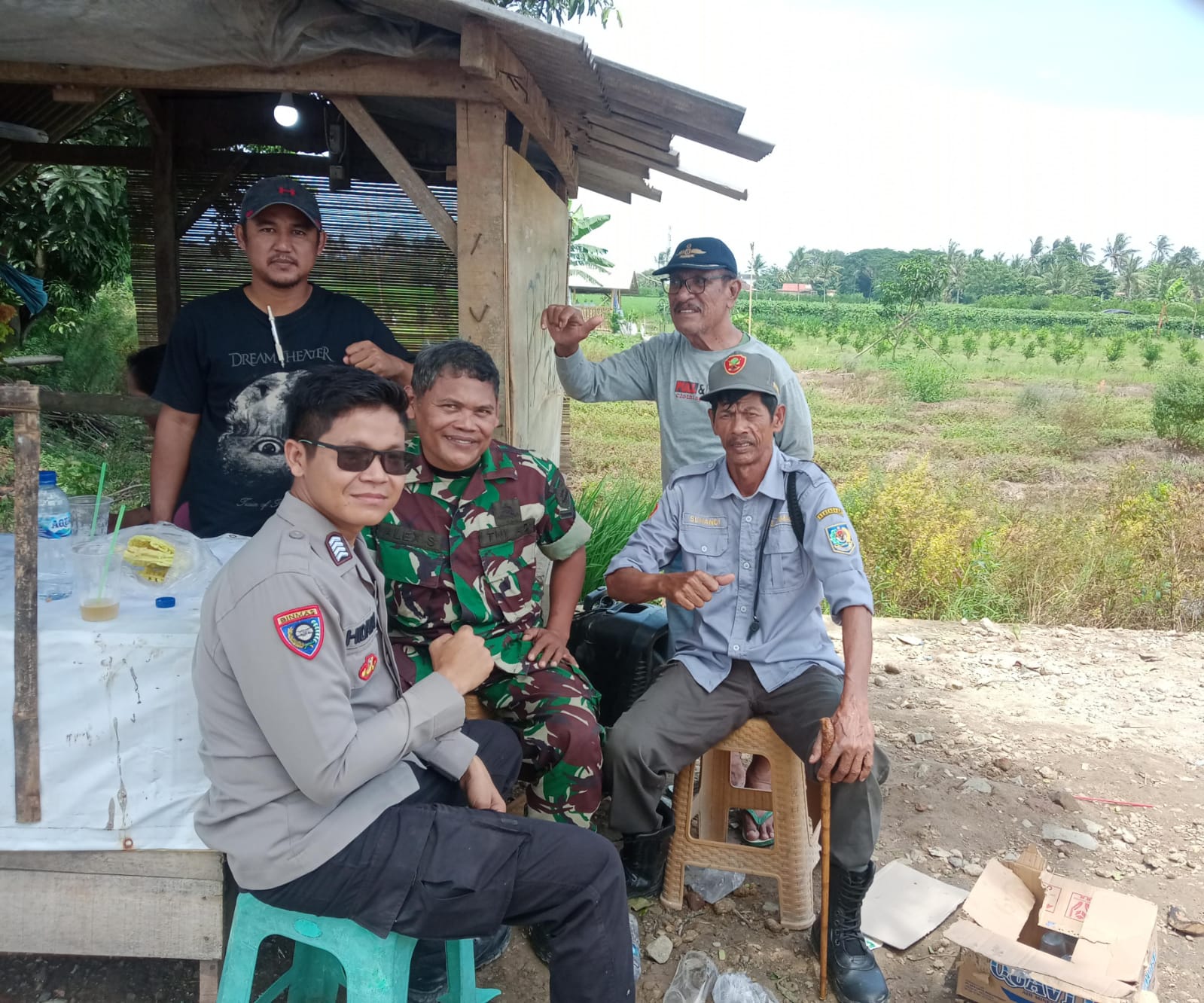 Bhabinkamtibmas Polsek Mauk Brigadir Hidayatullah melaksanakan giat sambang