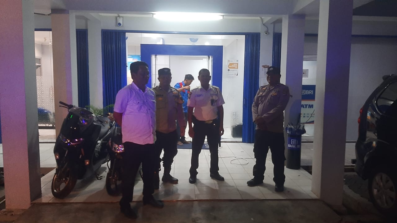 Polsek Rajeg, menggelar patroli mobile wilayah, antisipasi kriminalitas malam hari.