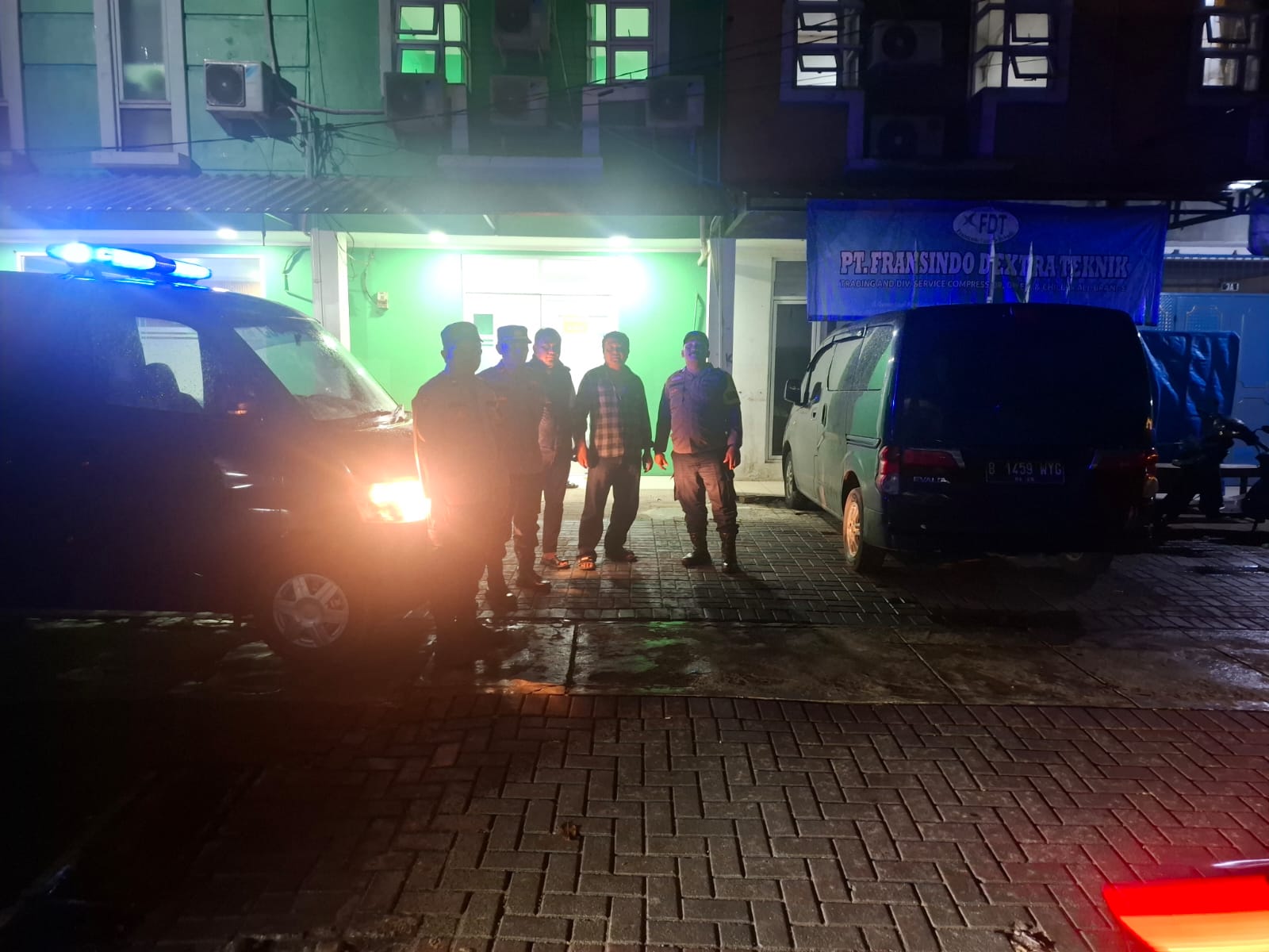 Kegiatan patroli mobile polsek rajeg pada malam hari antisipasi gangguan kamtibmas