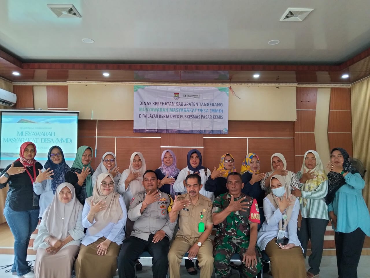 Bhabinkamtibmas Kelurahan Sindang Sari Hadiri Kegiatan Musyawarah Desa