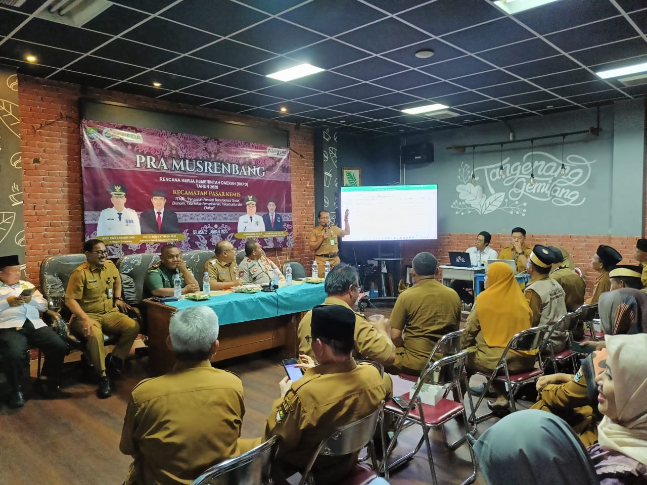 Kanit Binnas Polsek Pasar Kemis Hadiri Kegiatan Pra Musrenbang Tingkat Kec. Pasar Kemis