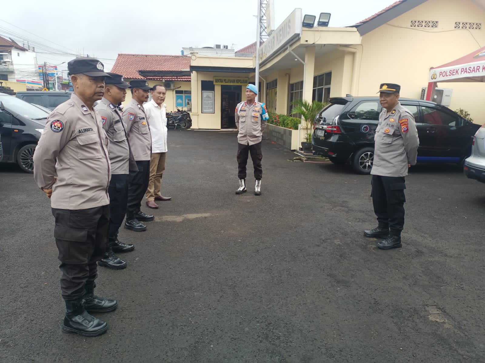 Pimpin Apel Pagi, Pawas Polsek Pasar Kemis Berikan Arahan Tentang Pentingnya Kedisiplinan