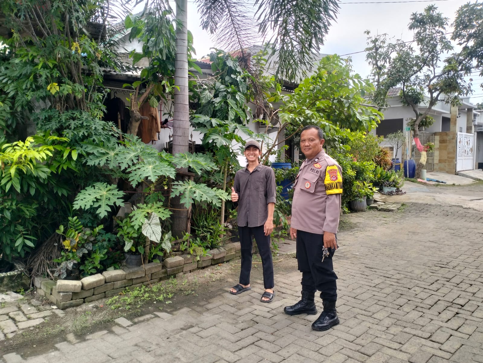 Bhabinkamtibmas Polsek Pasar Kemis Ajak Warga Manfaatkan Pekarangan Rumah sebagai Sumber Pangan Bergizi