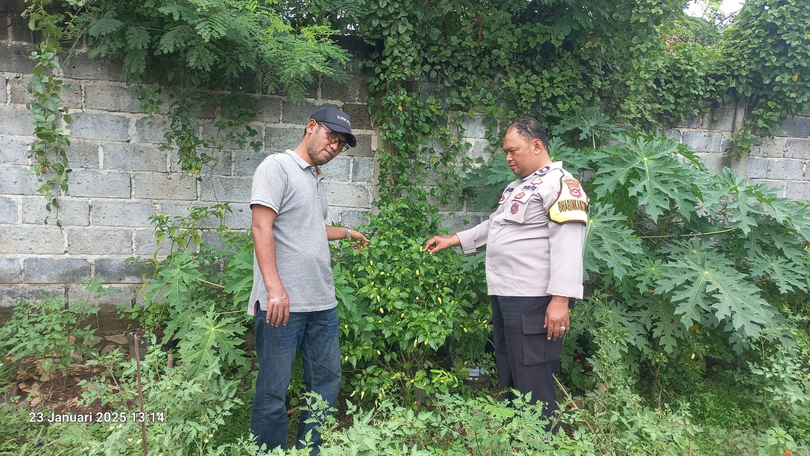 Bhabinkamtibmas sambang dan memberikan himbauan kamtibmas Kepada warga Desa Suka Asih