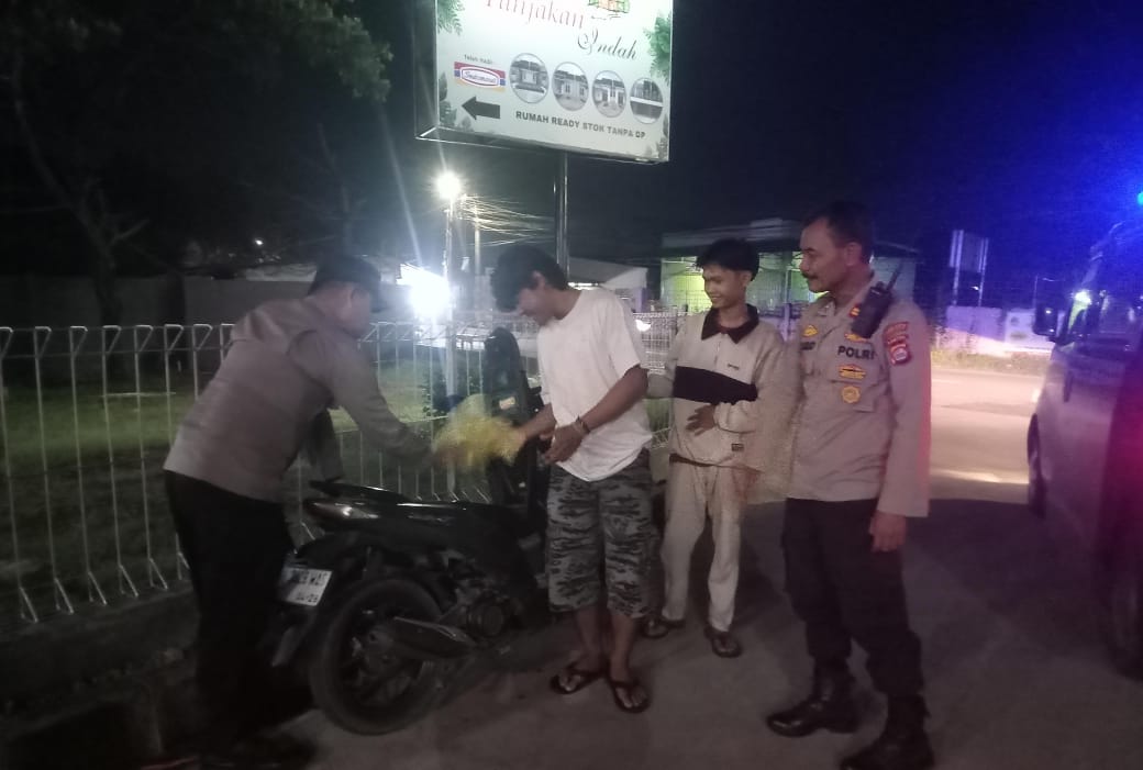 Kabupaten Tangerang – Dalam rangka cipta kondisi situasi Kamtibmas, Kepolisian Sektor Rajeg jajaran Polresta Tangerang Polda Banten menggelar Ops Cipta kondisi atau patroli Kegiatan Rutin Yang Ditingkatkan, di wilayah Kecamatan Rajeg Kabupaten Tangerang, Jumat 31 Januari 2025
