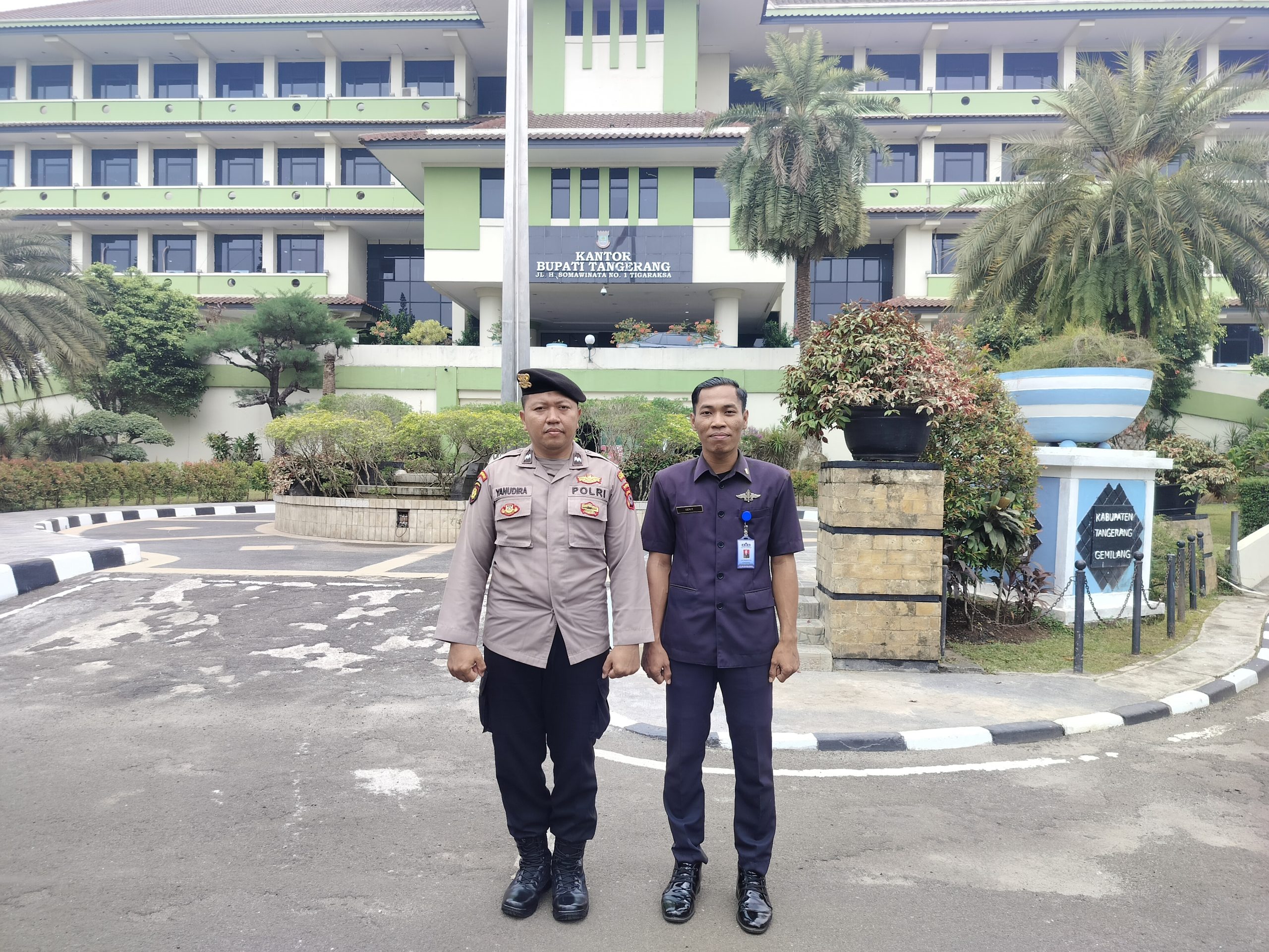 Personil Sat Pamobvit Polresta Tangerang melaksanakan kegiatan Patroli ke Kantor Bupati kab.tangerang