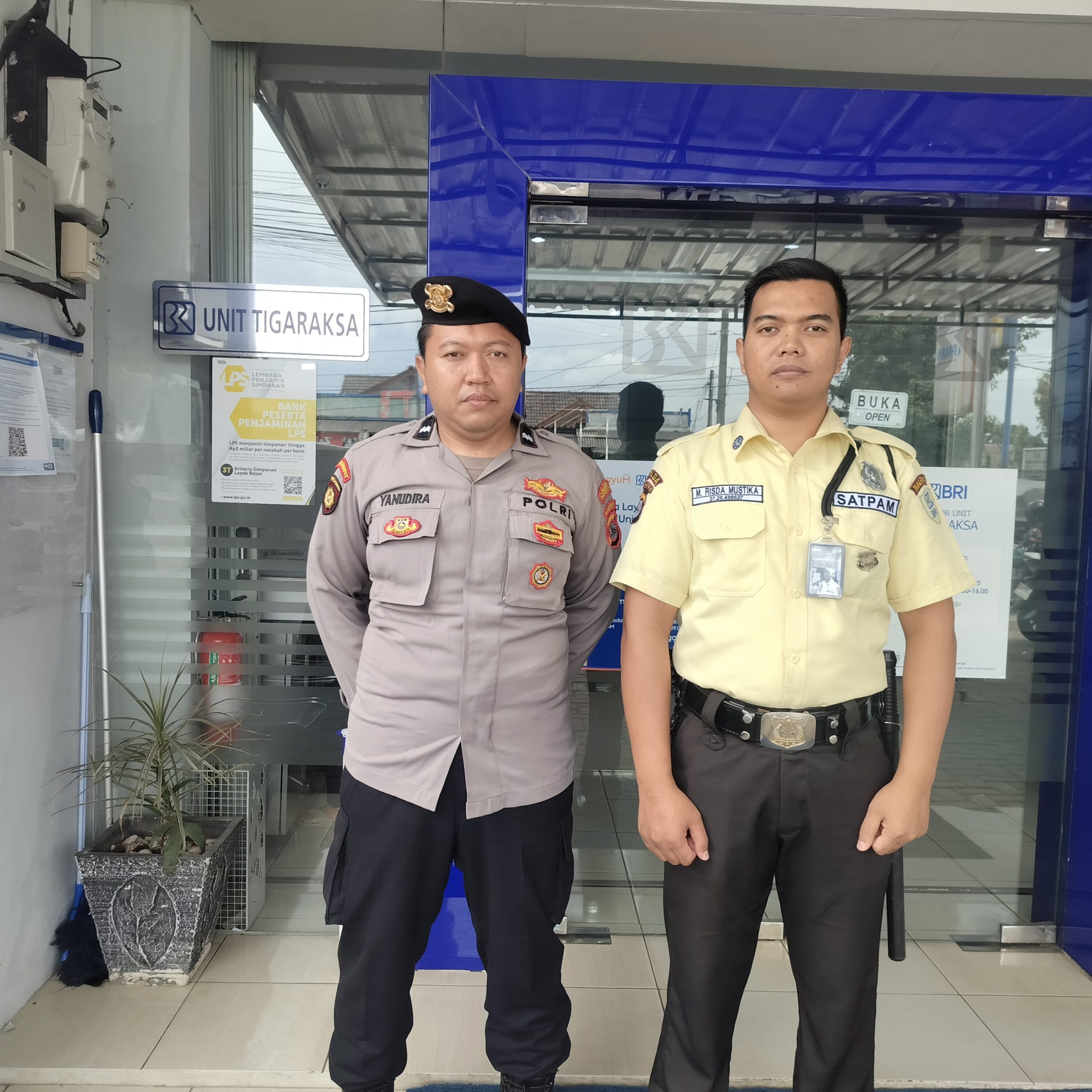 Personil Sat Pamobvit Polresta Tangerang melaksanakan kegiatan Patroli ke Bank BRI Unit Tigaraksa.