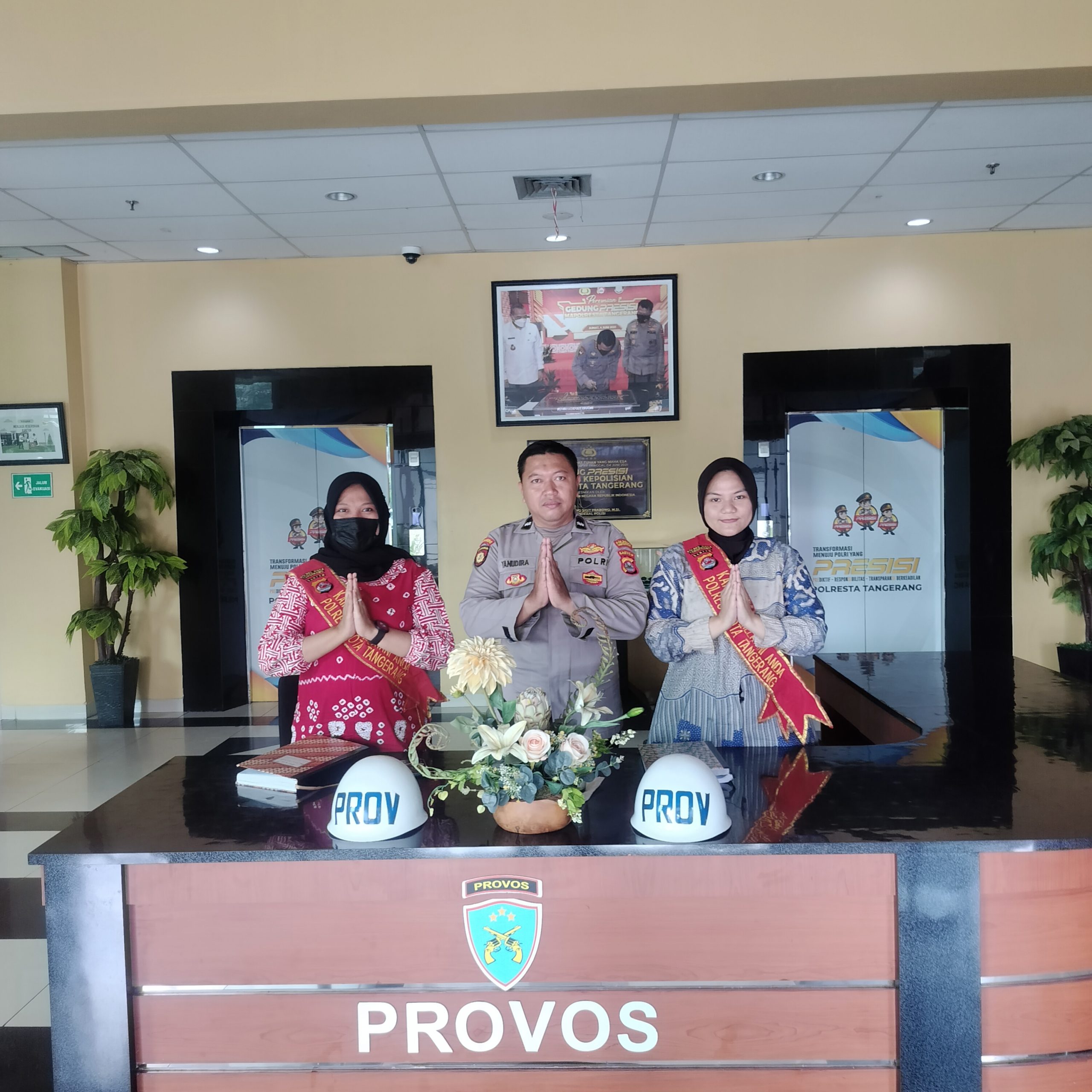 Personil Sat Pamobvit Polresta Tangerang melaksanakan kegiatan Penjagaan Mako Polresta Tangerang dg menggunakan Secdoor dan Metal Detector