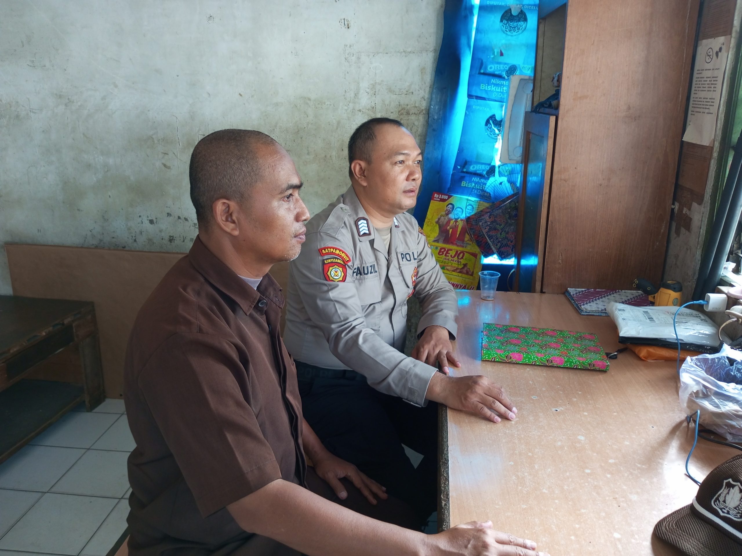 Anggota Sat Pamobvit Polresta Tangerang melaksanakan patroli dialogis di pos security PT.Tanindo