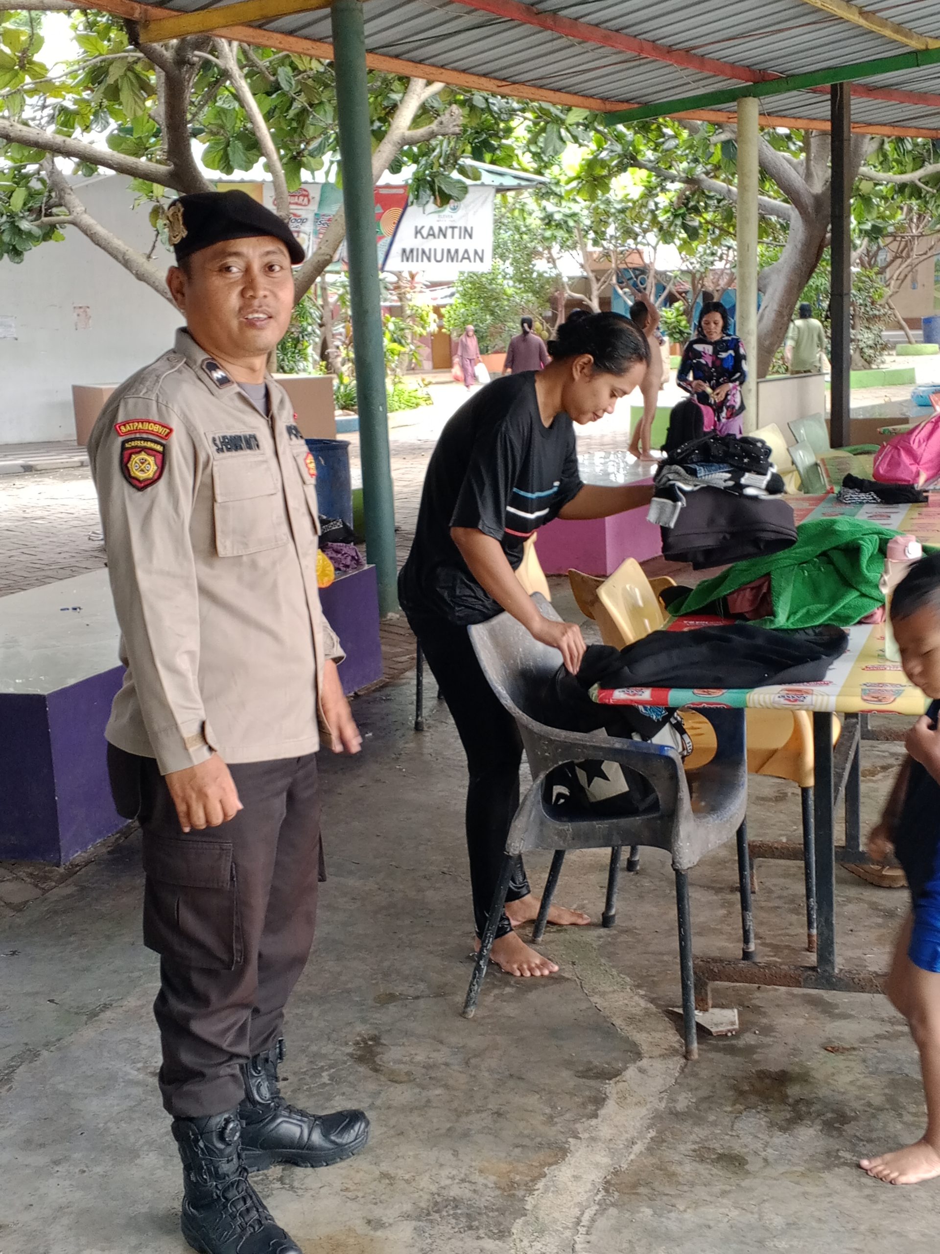 Personil Sat Pamobvit Polresta Tangerang Melaksanakan Patroli Kekolam Kencana Tirta Eleven
