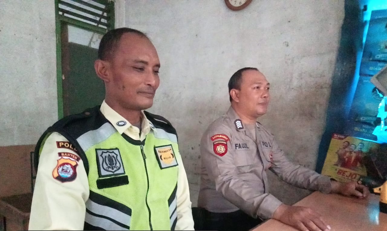 Personil Sat Pamobvit Polresta Tangerang melaksanakan patroli dialogis di area talagamas raya kawasan industri Cikupamas
