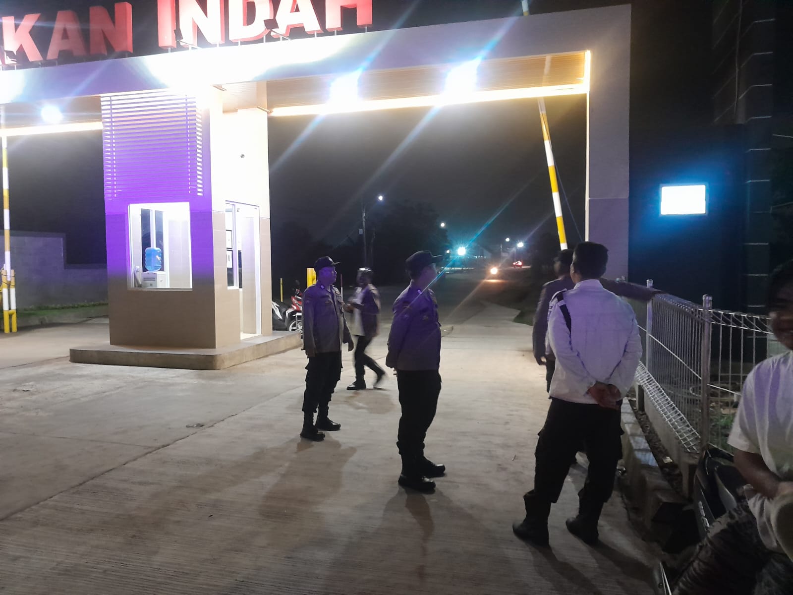 Kabupaten Tangerang – Dalam rangka cipta kondisi situasi Kamtibmas, Kepolisian Sektor Rajeg jajaran Polresta Tangerang Polda Banten menggelar Ops Cipta kondisi atau patroli Kegiatan Rutin Yang Ditingkatkan, di wilayah Kecamatan Rajeg Kabupaten Tangerang, Senin 03 Februari 2025