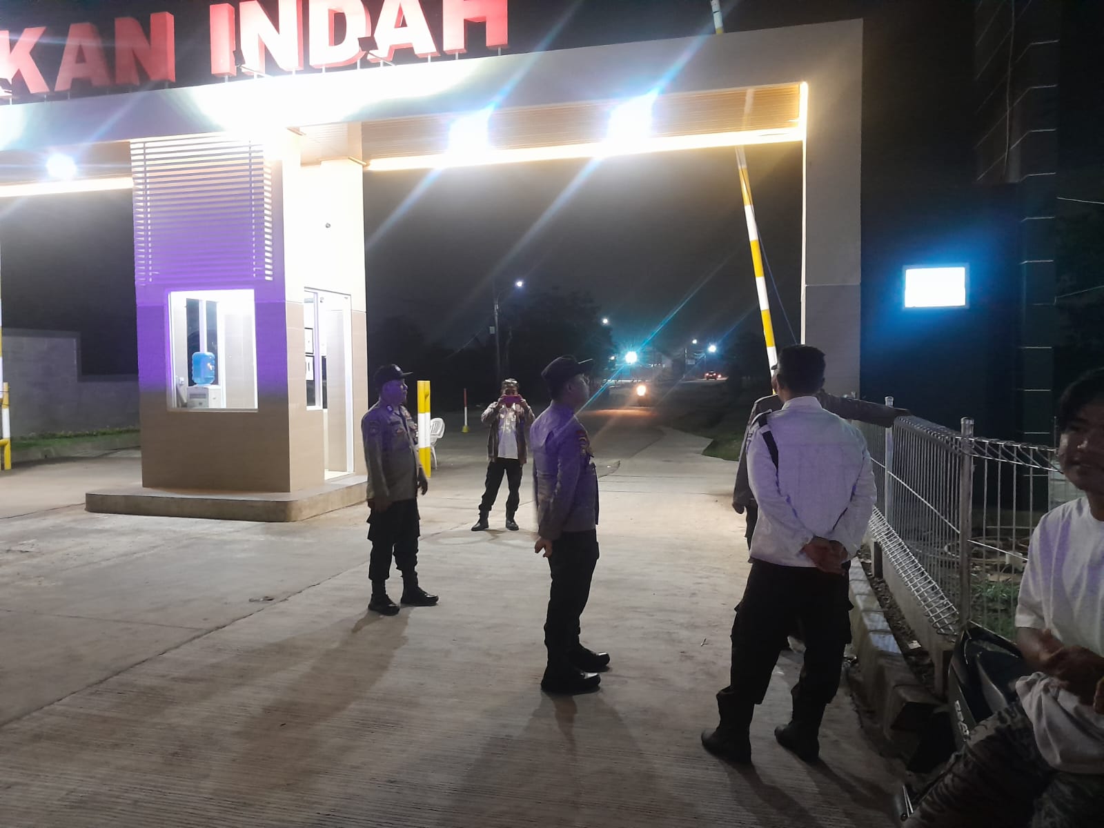 Kabupaten Tangerang – Dalam rangka cipta kondisi situasi Kamtibmas, Kepolisian Sektor Rajeg jajaran Polresta Tangerang Polda Banten menggelar Ops Cipta kondisi atau patroli Kegiatan Rutin Yang Ditingkatkan, di wilayah Kecamatan Rajeg Kabupaten Tangerang, Senin 10 Februari 2025