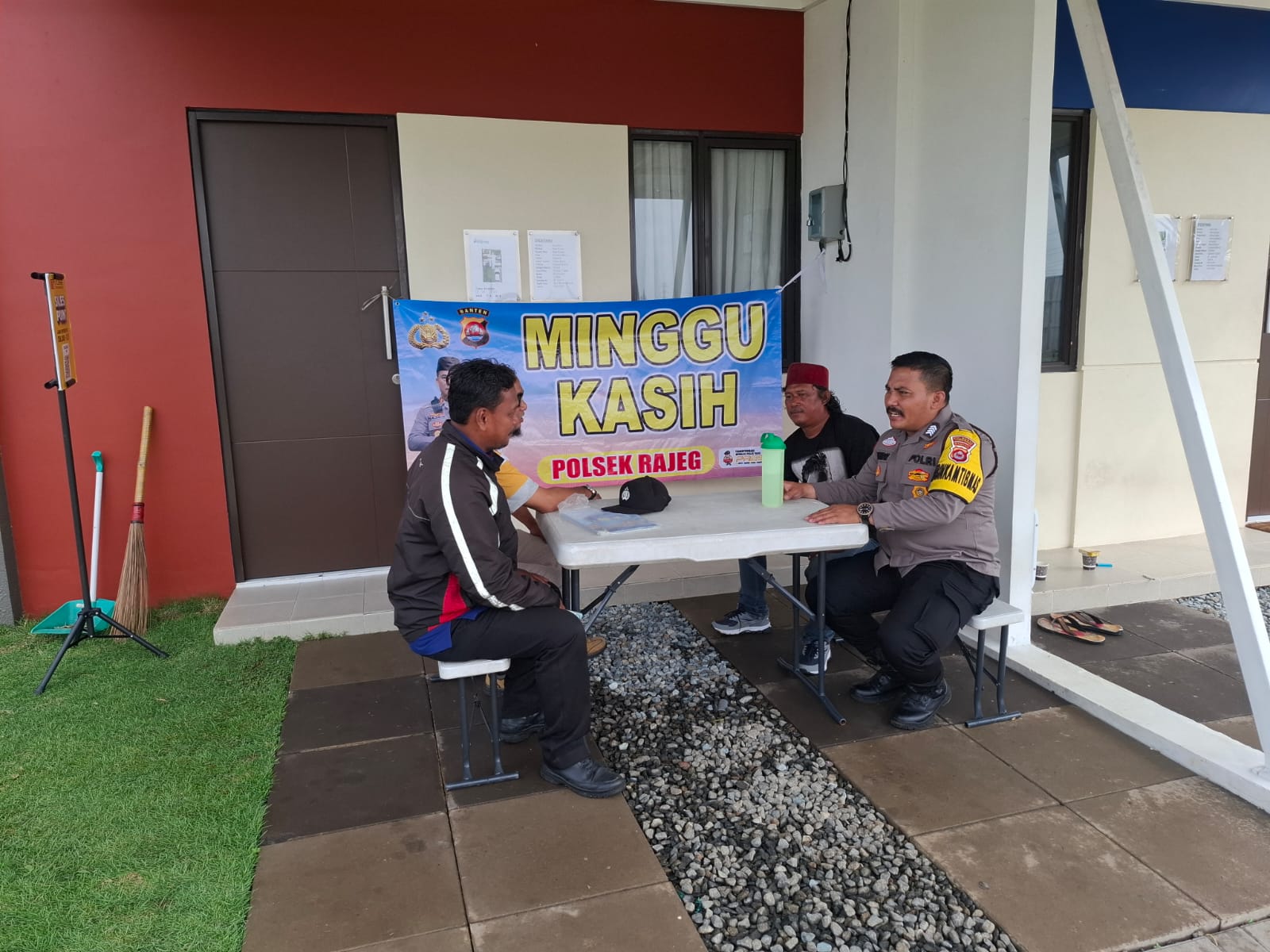 Kegiatan rutin program kapolda minggu kasih polsek rajeg serap aspirasi masyarakat