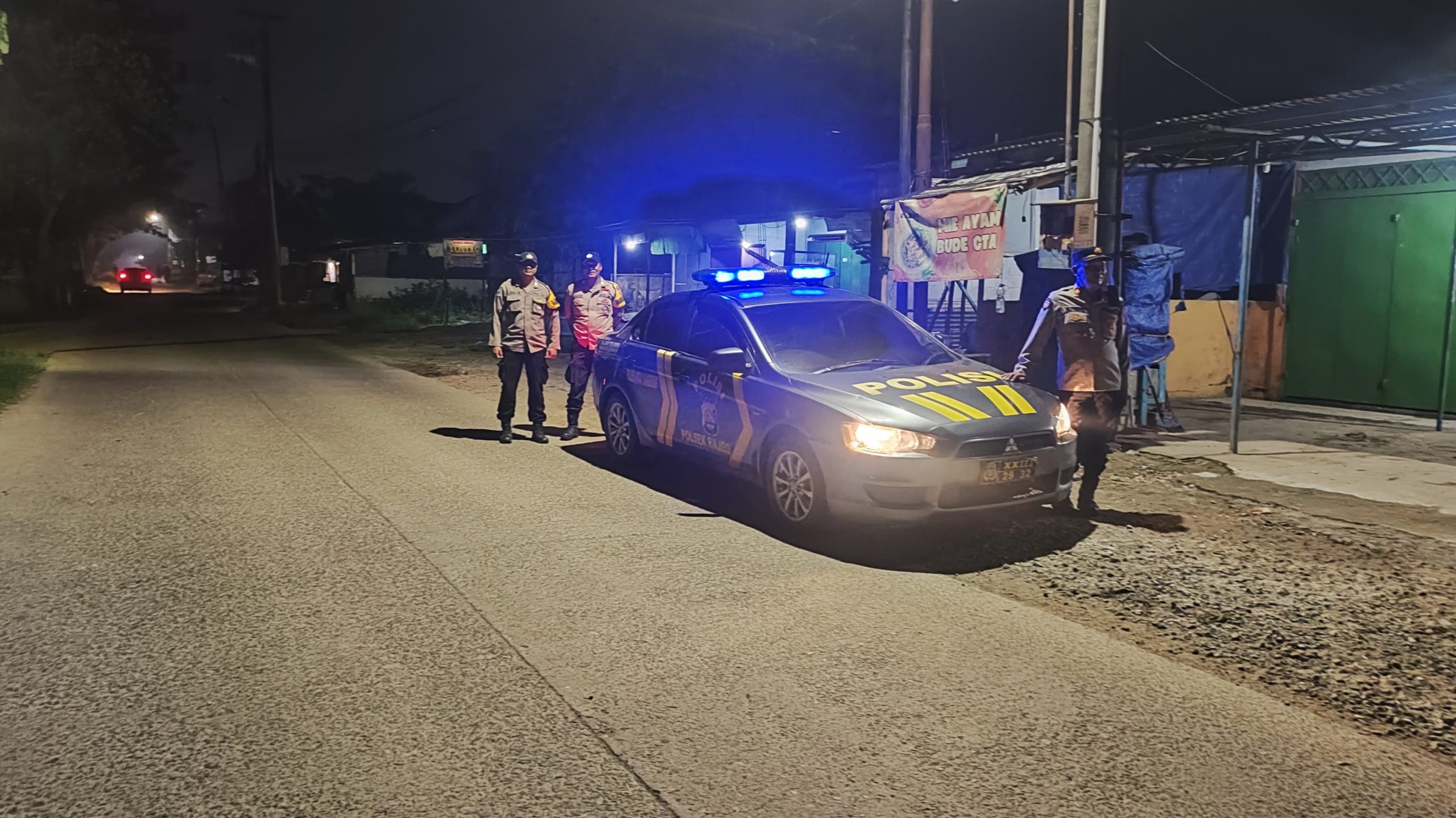 Patroli cipkon mobile polsek rajeg pada malam hari antisipasi gangguan kamtibmas