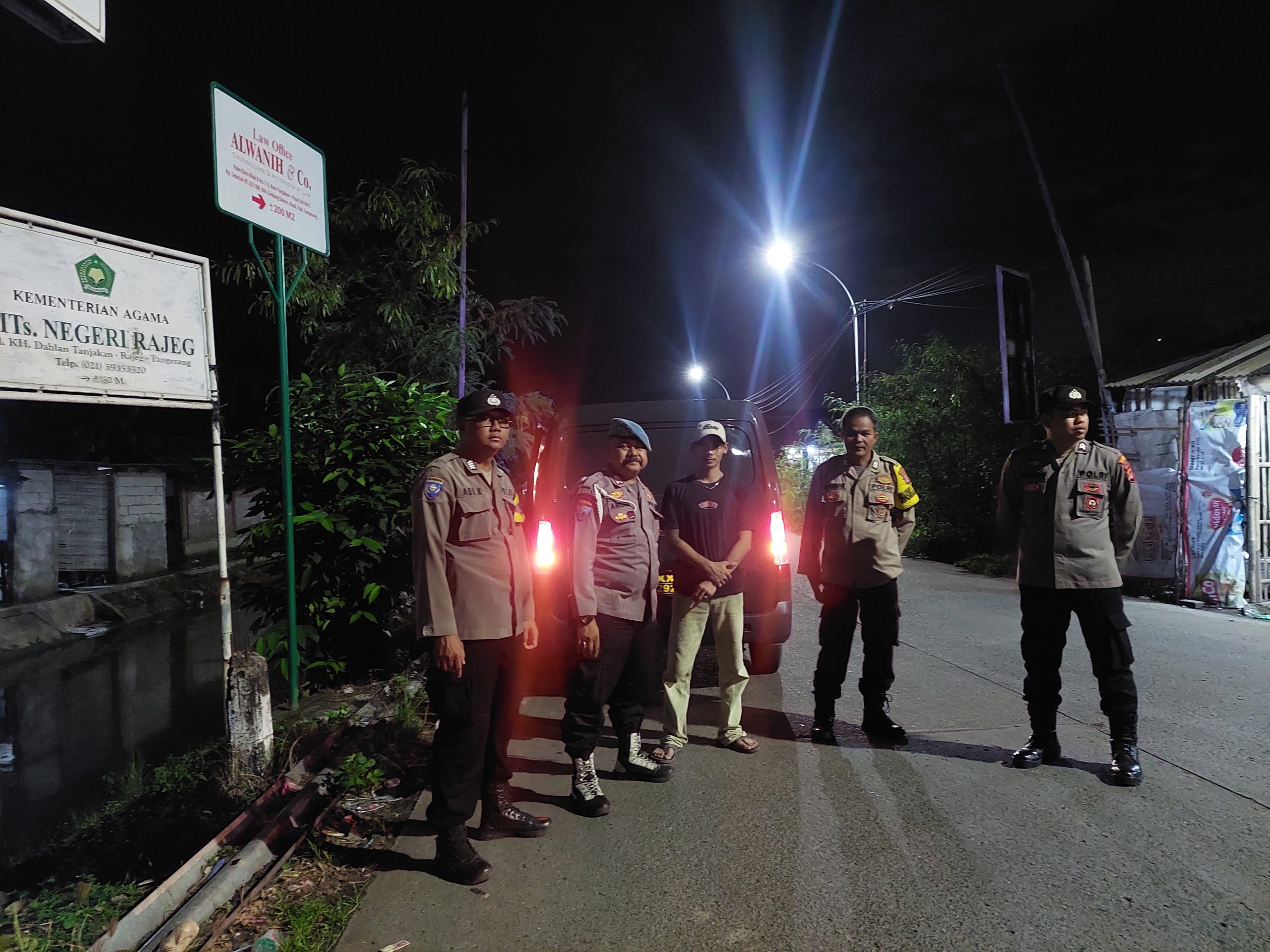 Kabupaten Tangerang – Dalam rangka cipta kondisi situasi Kamtibmas, Kepolisian Sektor Rajeg jajaran Polresta Tangerang Polda Banten menggelar Ops Cipta kondisi atau patroli Kegiatan Rutin Yang Ditingkatkan, di wilayah Kecamatan Rajeg Kabupaten Tangerang, Rabu 19 Maret 2025.