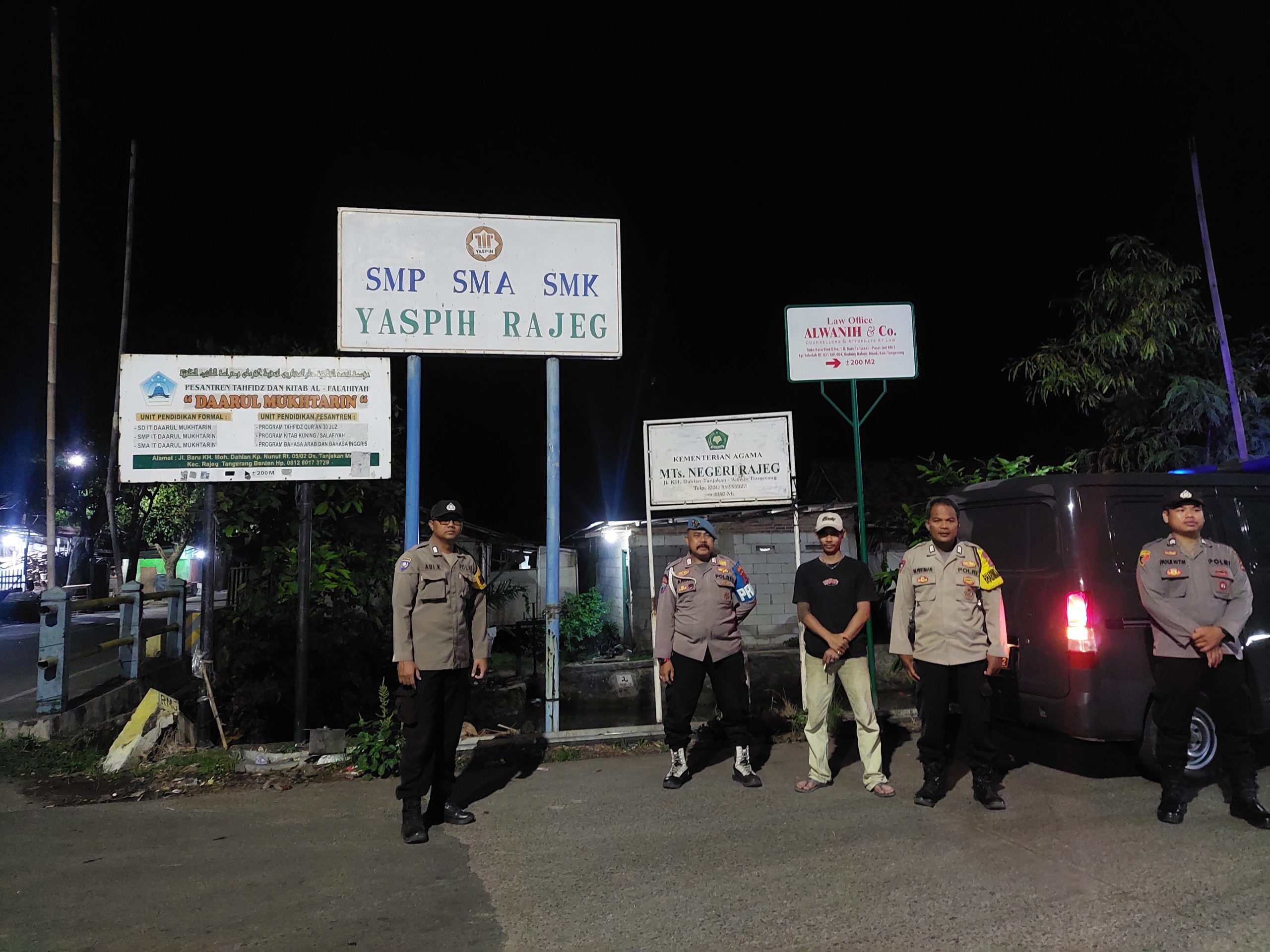 Kabupaten Tangerang – Dalam rangka cipta kondisi situasi Kamtibmas, Kepolisian Sektor Rajeg jajaran Polresta Tangerang Polda Banten menggelar Ops Cipta kondisi atau patroli Kegiatan Rutin Yang Ditingkatkan, di wilayah Kecamatan Rajeg Kabupaten Tangerang, Sabtu 08 Maret 2025.