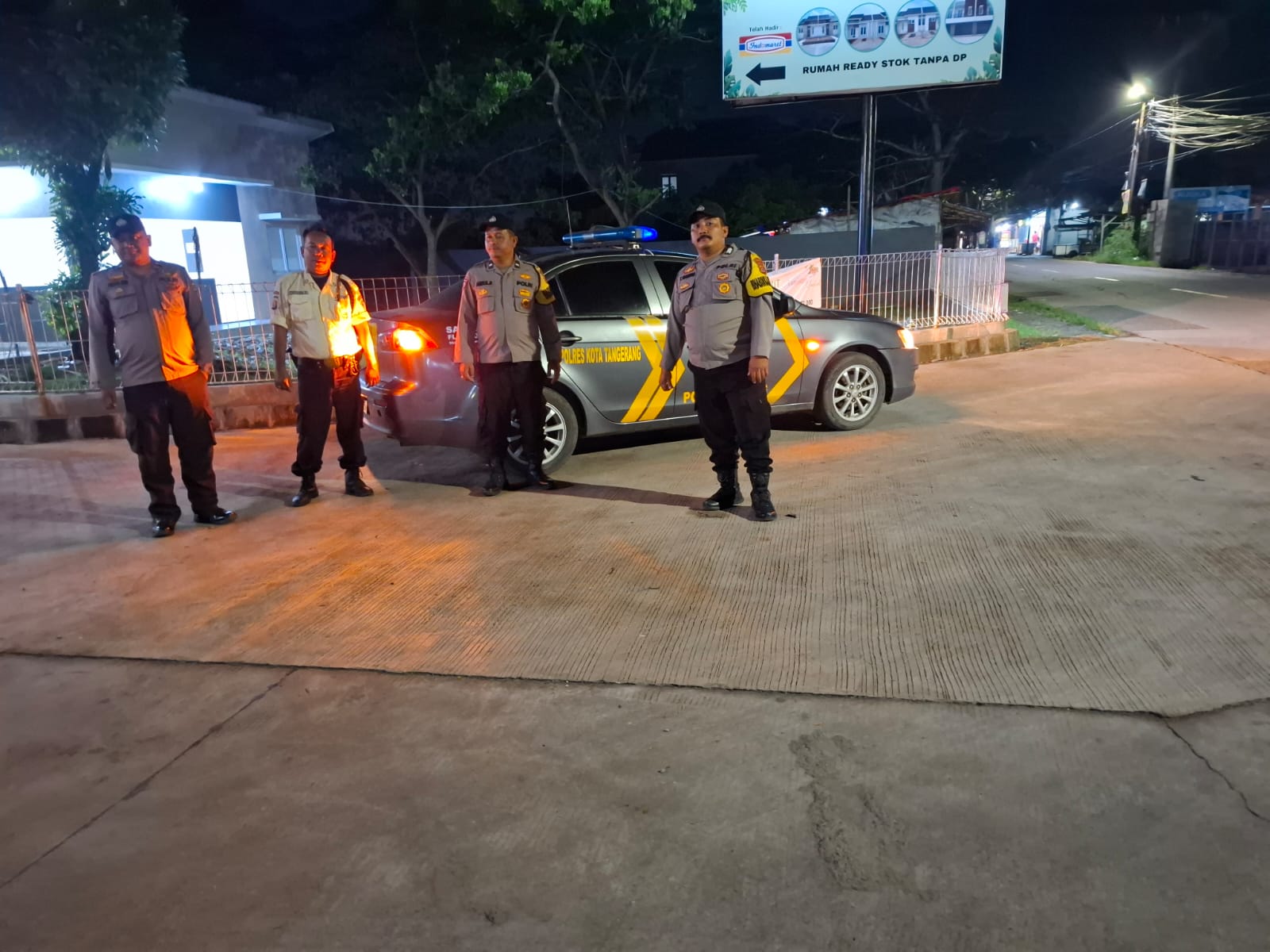 Kabupaten Tangerang – Dalam rangka cipta kondisi situasi Kamtibmas, Kepolisian Sektor Rajeg jajaran Polresta Tangerang Polda Banten menggelar Ops Cipta kondisi atau patroli Kegiatan Rutin Yang Ditingkatkan, di wilayah Kecamatan Rajeg Kabupaten Tangerang, Jumat 21 Maret 2025.