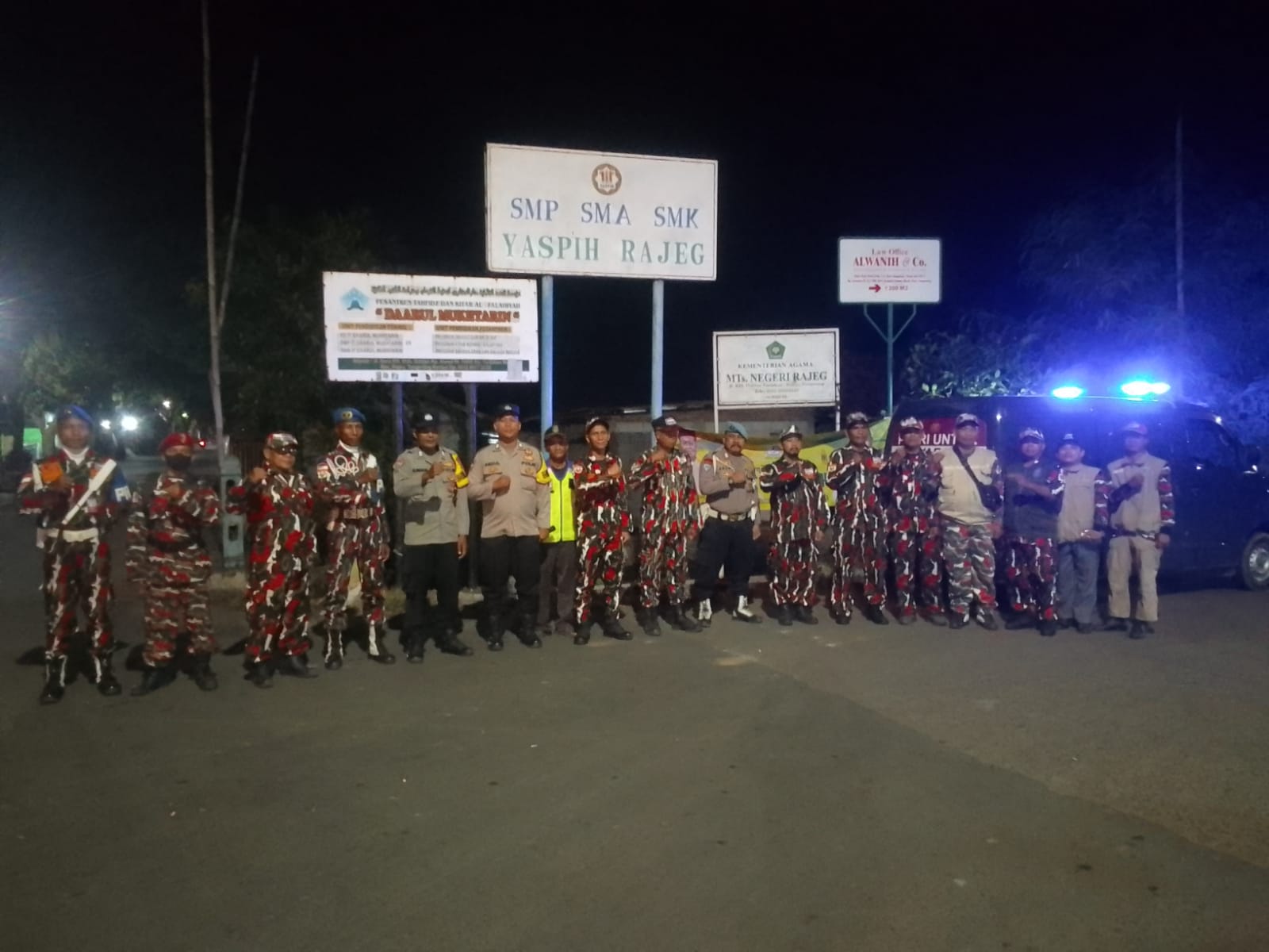 Kabupaten Tangerang – Dalam rangka cipta kondisi situasi Kamtibmas, Kepolisian Sektor Rajeg jajaran Polresta Tangerang Polda Banten menggelar Ops Cipta kondisi atau patroli Kegiatan Rutin Yang Ditingkatkan, di wilayah Kecamatan Rajeg Kabupaten Tangerang, Selasa, 01 April 2025.
