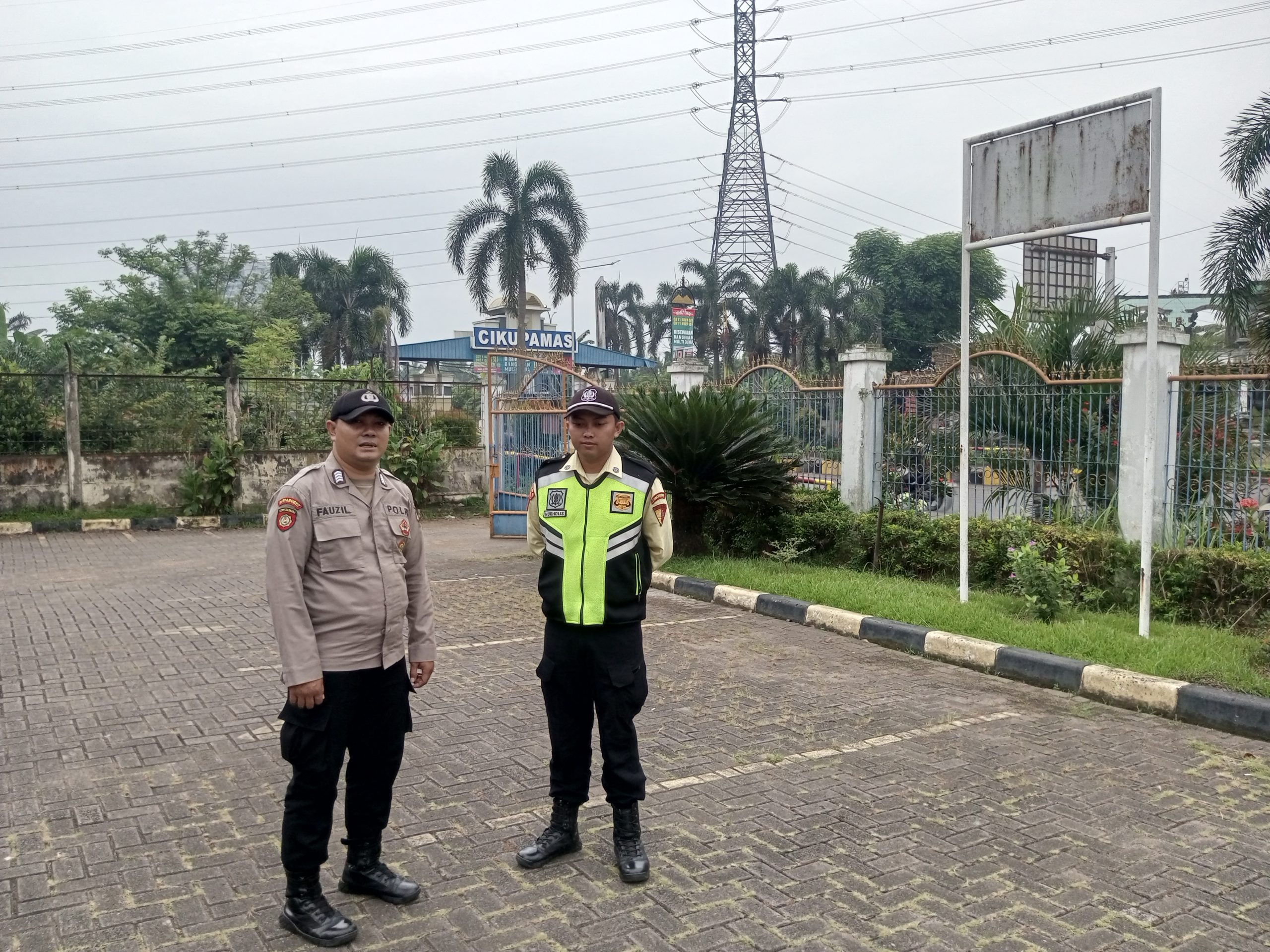 Personil Sat Pamobvit Polresta Tangerang melaksanakan patroli dialogis ke kantor pengelola kawasan industri Cikupamas