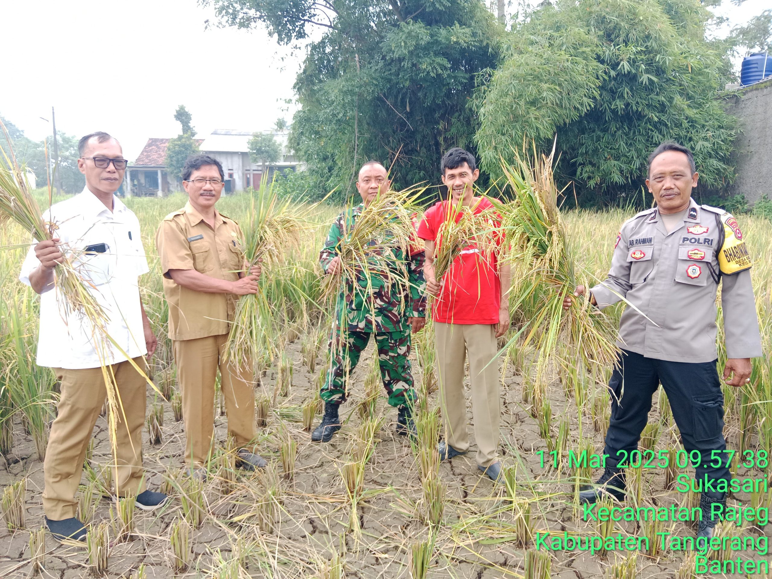 kegiatan sambang dan edukasi kepada warga binaan terkait harkamtibmas di desa binaan