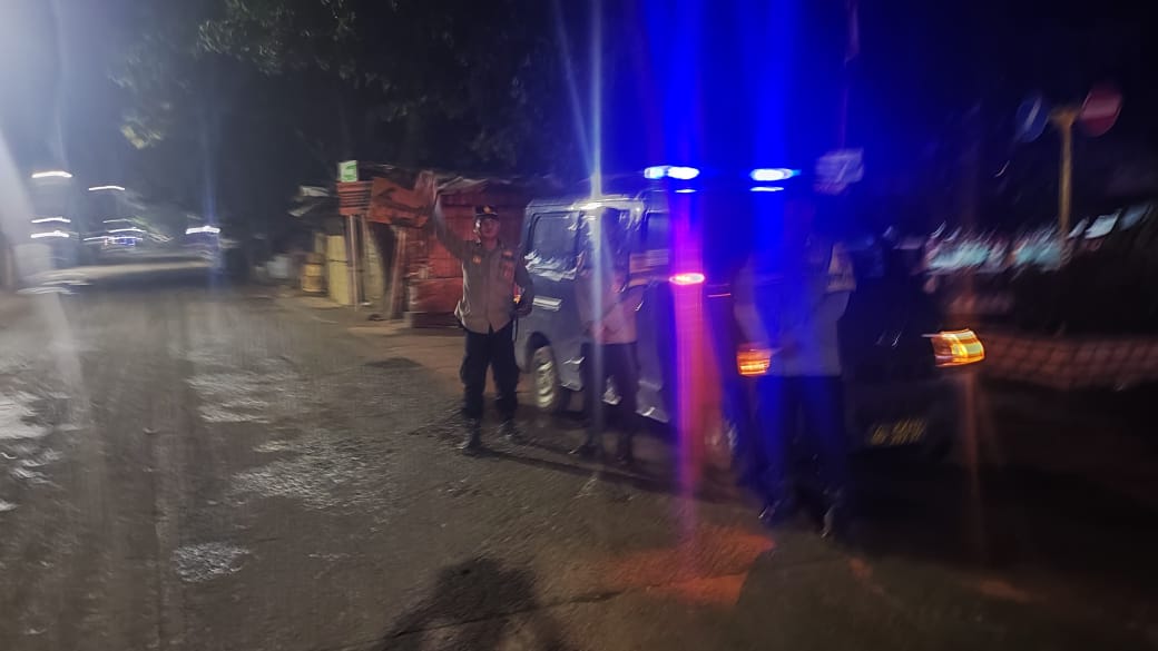 Kabupaten Tangerang – Dalam rangka cipta kondisi situasi Kamtibmas, Kepolisian Sektor Rajeg jajaran Polresta Tangerang Polda Banten menggelar Ops Cipta kondisi atau patroli Kegiatan Rutin Yang Ditingkatkan, di wilayah Kecamatan Rajeg Kabupaten Tangerang, Senin 14 April 2025.