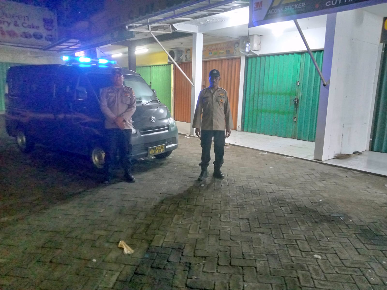 Kabupaten Tangerang – Dalam rangka cipta kondisi situasi Kamtibmas, Kepolisian Sektor Rajeg jajaran Polresta Tangerang Polda Banten menggelar Ops Cipta kondisi atau patroli Kegiatan Rutin Yang Ditingkatkan, di wilayah Kecamatan Rajeg Kabupaten Tangerang, Minggu 13 April 2025.