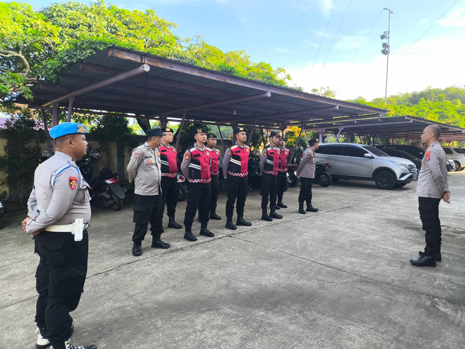 Personil Sat Pamobvit Polresta Tangerang melaksanakan Pengamanan Pekan Olahraga Buruh dalam Rangka MayDay 2025 Di kecamatan Cikupa