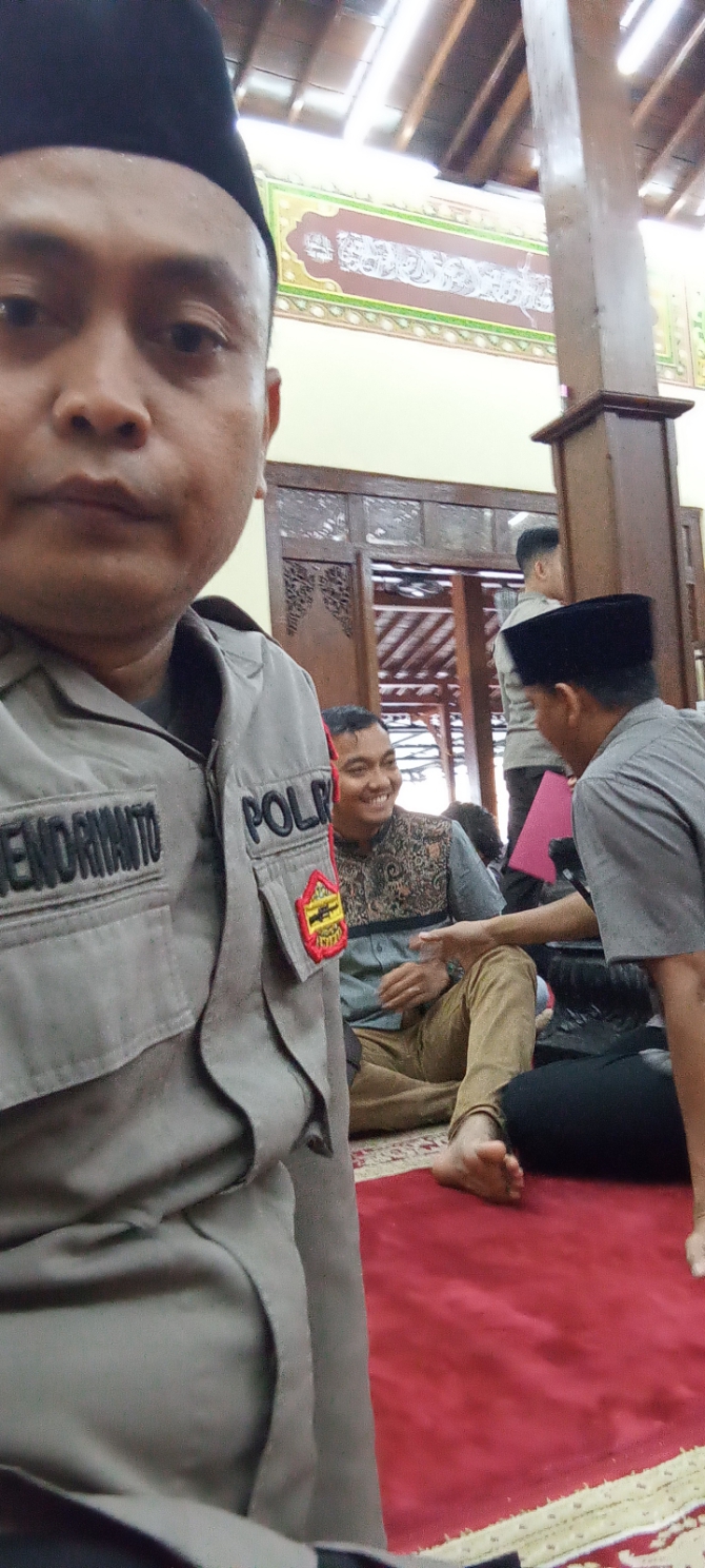 Anggota Sat Pam Obvit Melaksanakan Kegiatan Binrohtal Dimasjid Al latif