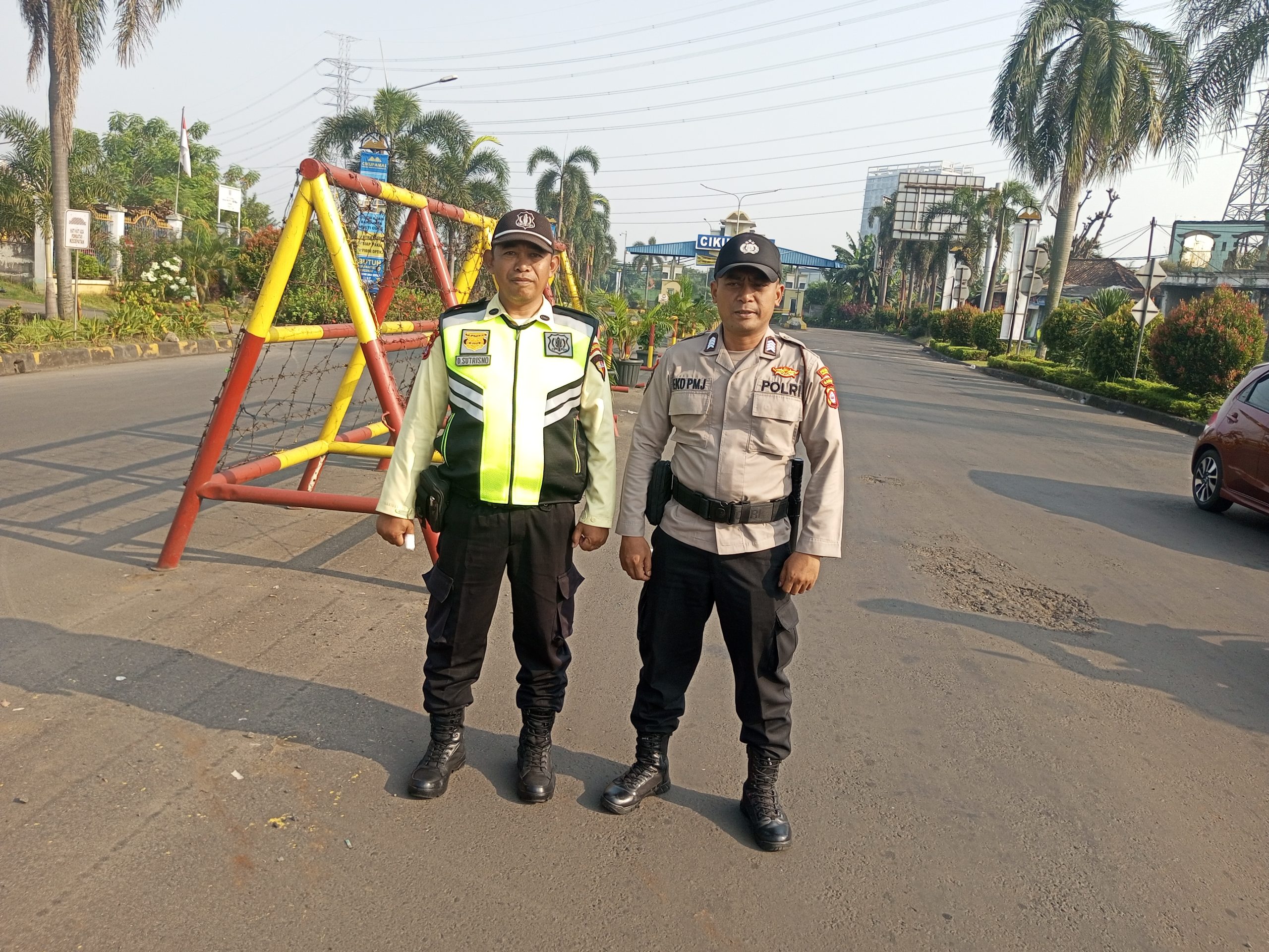 Personil Sat Pamobvit Polresta Tangerang melaksanakan patroli dan pengamanan di kawasan industri Cikupamas