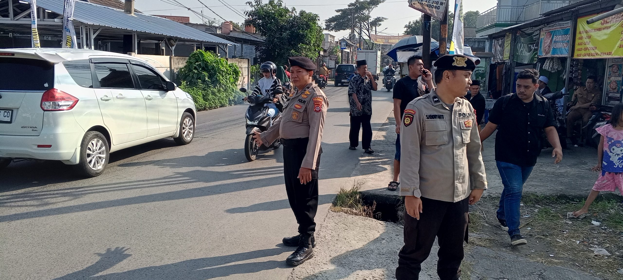 Anggota Sat Pamobvit Polresta Tangerang melaksanakan kegiatan Pengamanan HUT Ikatan Bidan Indo dan dihadiri Oleh Mentri Kependudukan