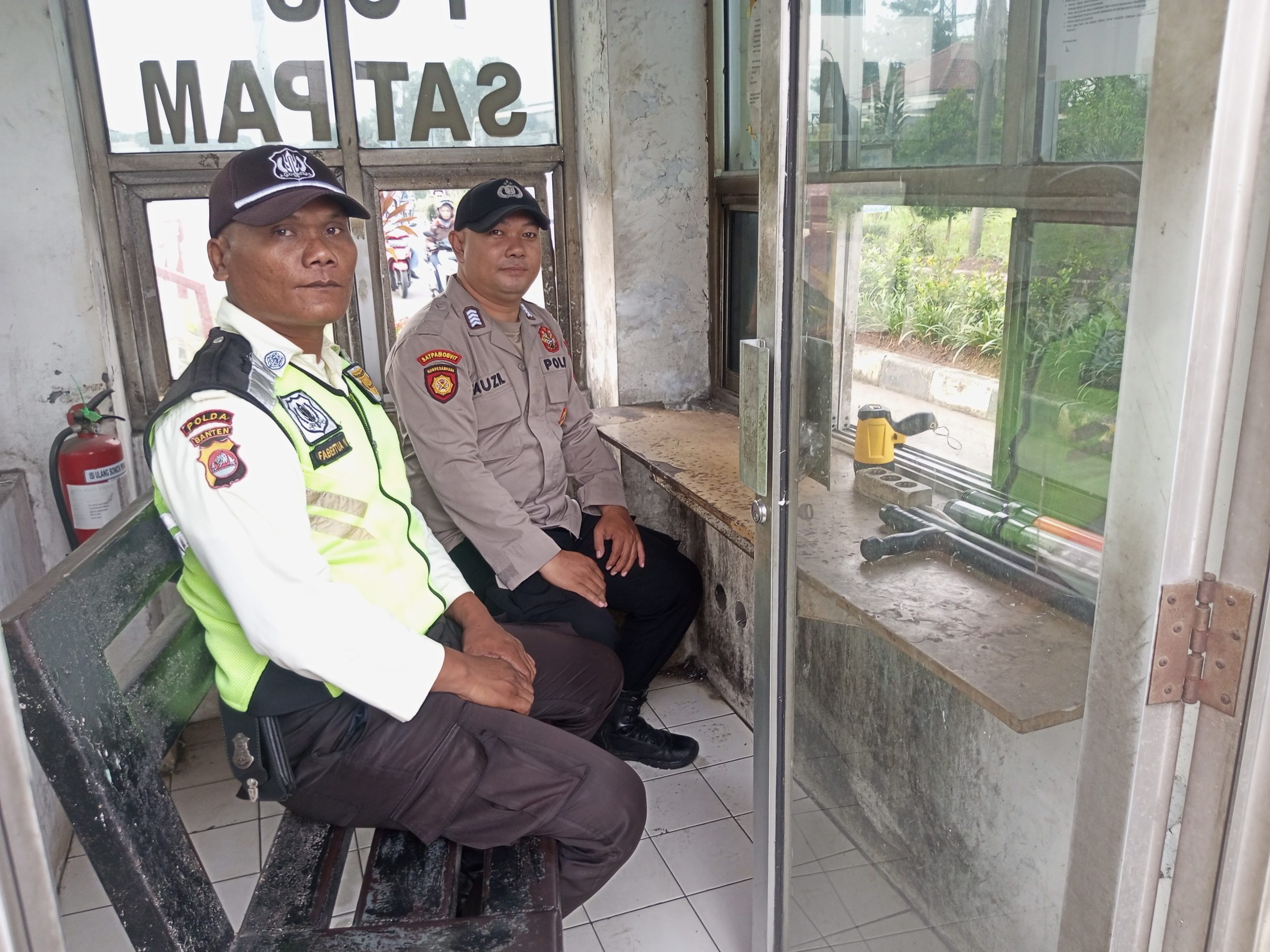 Personil Sat Pamobvit Polresta Tangerang melaksanakan kegiatan pengamanan di kawasan industri Cikupamas