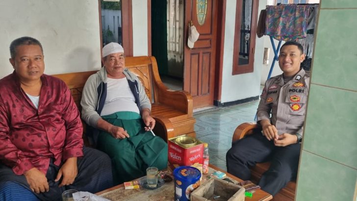 Bhabinkamtibmas Polsek Pasar Kemis Sambangi Pasar Kutabumi, Sampaikan Imbauan Kamtibmas kepada Pedagang dan Warga