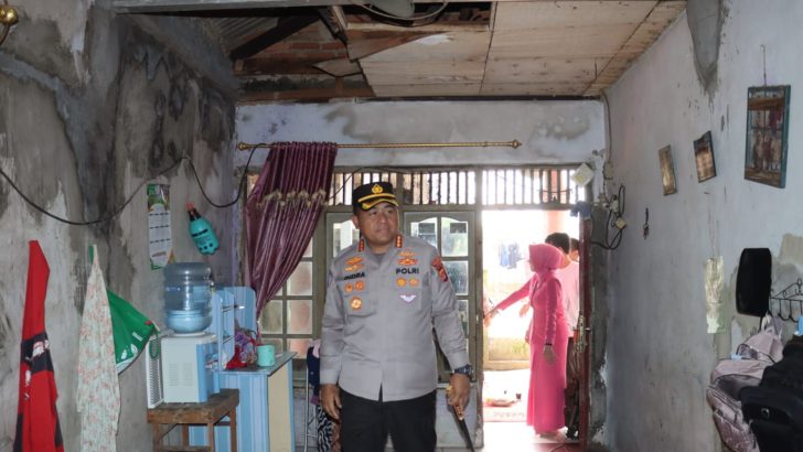 HUT Bhayangkara ke-80: Polresta Tangerang Bedah Rumah Warga
