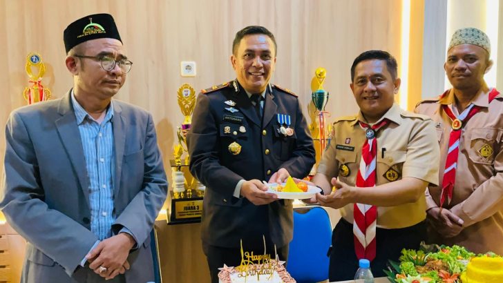 Forkopimcam Panongan Berikan Kejutan dan Ucapan Selamat Hari Bhayangkara ke-80 di Mako Polsek Panongan