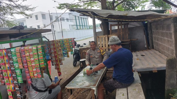 habinkamtibmas Desa Sukadamai Sambangi Warung Warga, Perkuat Kedekatan dan Sampaikan Pesan Kamtibmas