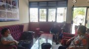 Bhabinkamtibmas Polsek Pasar Kemis Bantu Ibu Tersesat Bertemu Keluarga, Wujud Nyata Pelayanan Humanis Polri