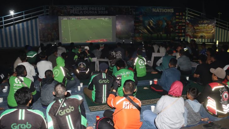 *Nobar Piala Dunia 2026 Bareng Polisi, Ratusan Warga Padati Satpas Polresta Tangerang*