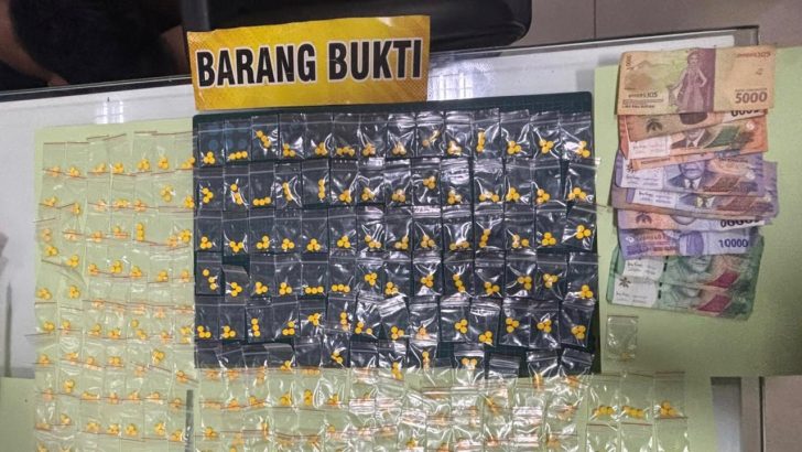 *Miliki Ratusan Butir Obat Keras Ilegal, Dua Pria Diamankan Satresnarkoba Polresta Tangerang*