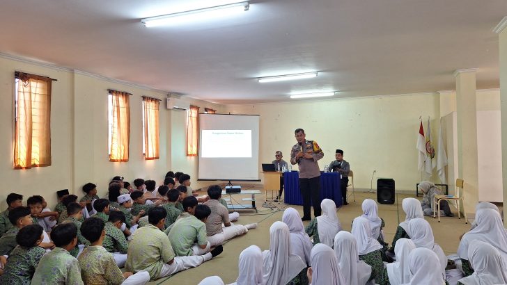 Edukasi Sejak Dini, Polsek Panongan Sambangi SMP Citra Islamic Bahas Bahas Game dan Judi Online