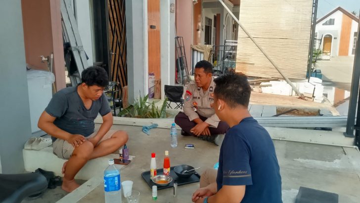 Perkuat Sinergi dengan Warga, Bhabinkamtibmas Polsek Pasar Kemis Sambangi Tokoh Masyarakat Kampung Gaok