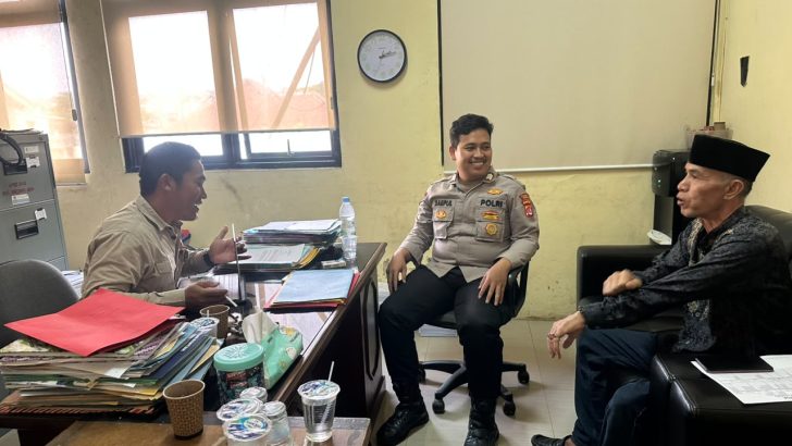 Tingkatkan Kamtibmas, Bhabinkamtibmas Polsek Pasar Kemis Sambangi Kantor Kecamatan Sindang Jaya