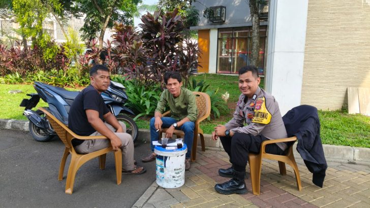 Bhabinkamtibmas Desa Ciakar Sambangi Warga, Ingatkan Waspada 3C dan Larang Pembakaran Sampah di Musim Kemarau