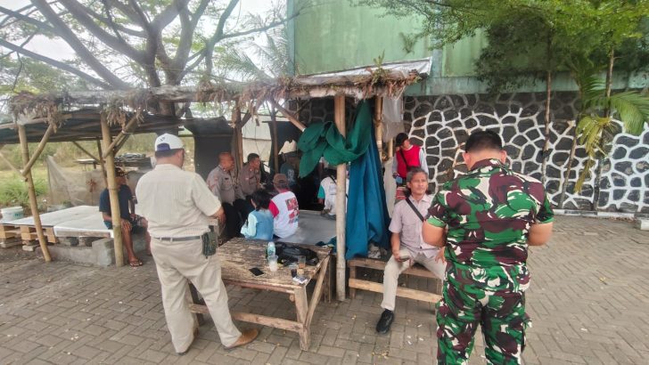 Polsek Cikupa Cek Lokasi Penemuan Buaya di Desa Budimulya, Satwa Dievakuasi Petugas Damkar