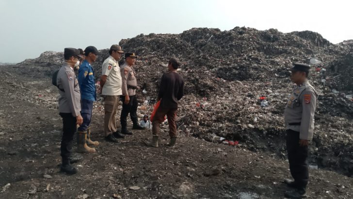 Polri Siaga Karhutla, Personel Polsek Pasar Kemis Perketat Pengamanan di TPA Jatiwaringin