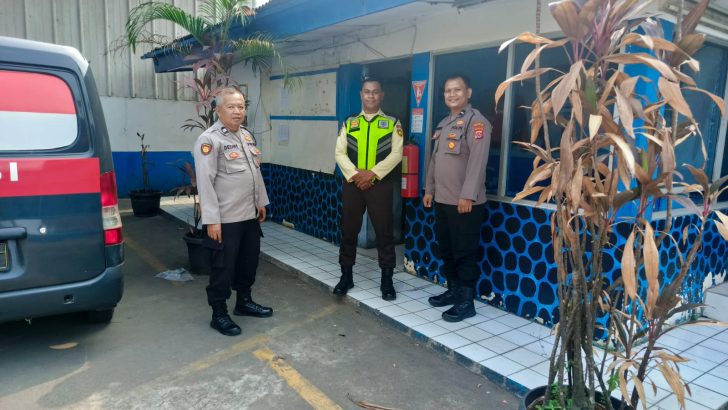 Sambangi Warga Rancakalapa, Personel Polsek Panongan Sosialisasikan Layanan Polisi 110 dan Ajak Jaga Kamtibmas