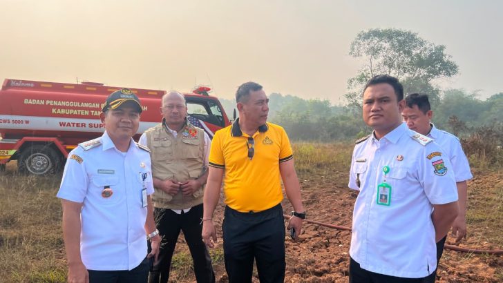 *Kapolsek Tigaraksa Bersama Camat dan Lurah Kaduagung Cek Lahan Kering Terbakar*