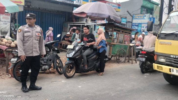 Antisipasi Kepadatan Akhir Pekan, Polsek Panongan Tempatkan Personel di Pasar Panongan