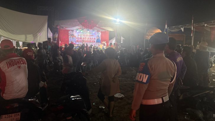 Hadir di Tengah Masyarakat, Kapolsek Mauk Pantau Jalurnya Lomba Karaoke Semarak HUT RI ke-81 Patramanggala