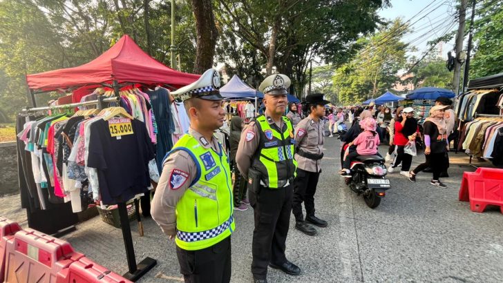 Polwan Polresta Tangerang Hadir Kawal CFD, Warga Makin Nyaman
